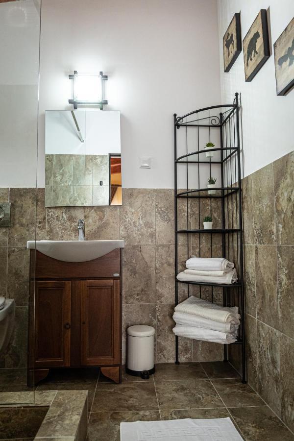 Villa Wild Petroşani Exterior foto